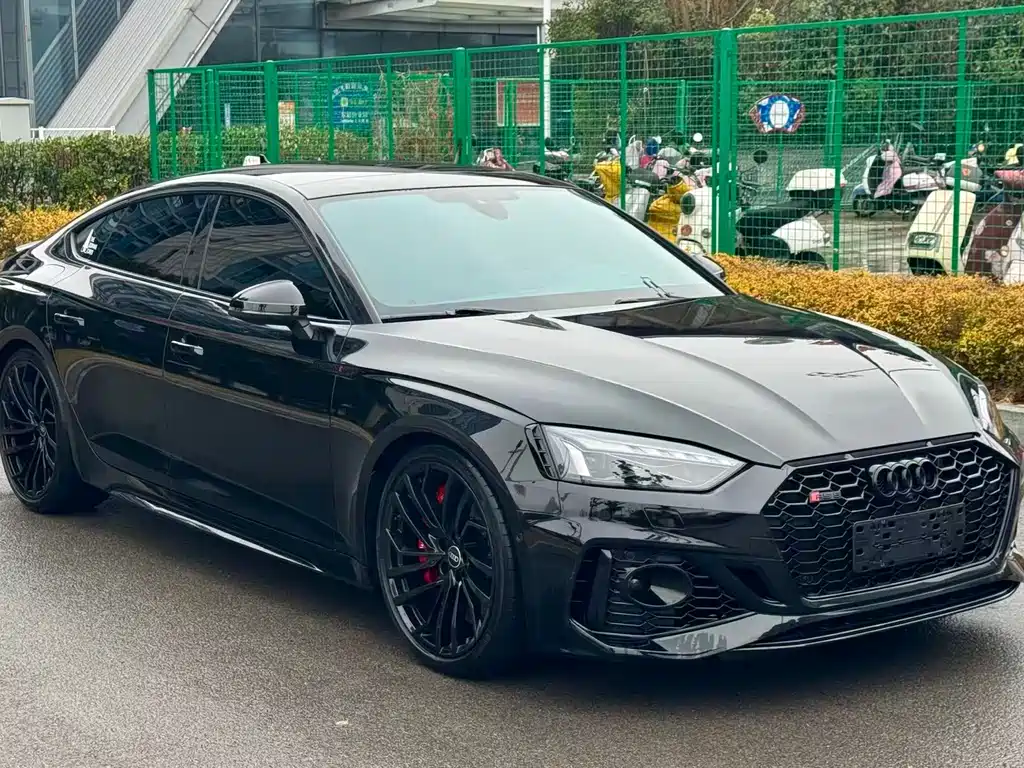 AUDI RS 5
