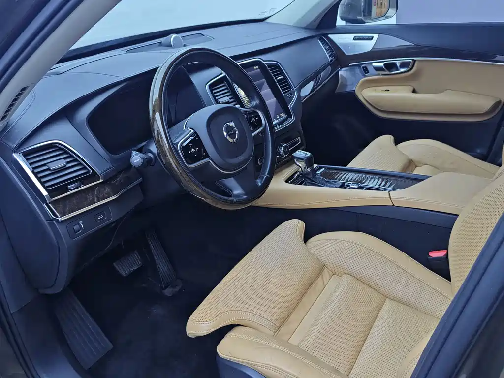 Volvo XC90 — миниатюра 7