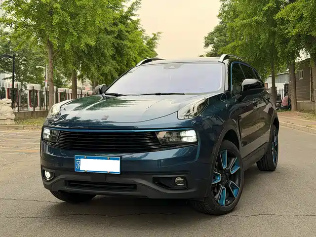 2019 Lynk & Co 01