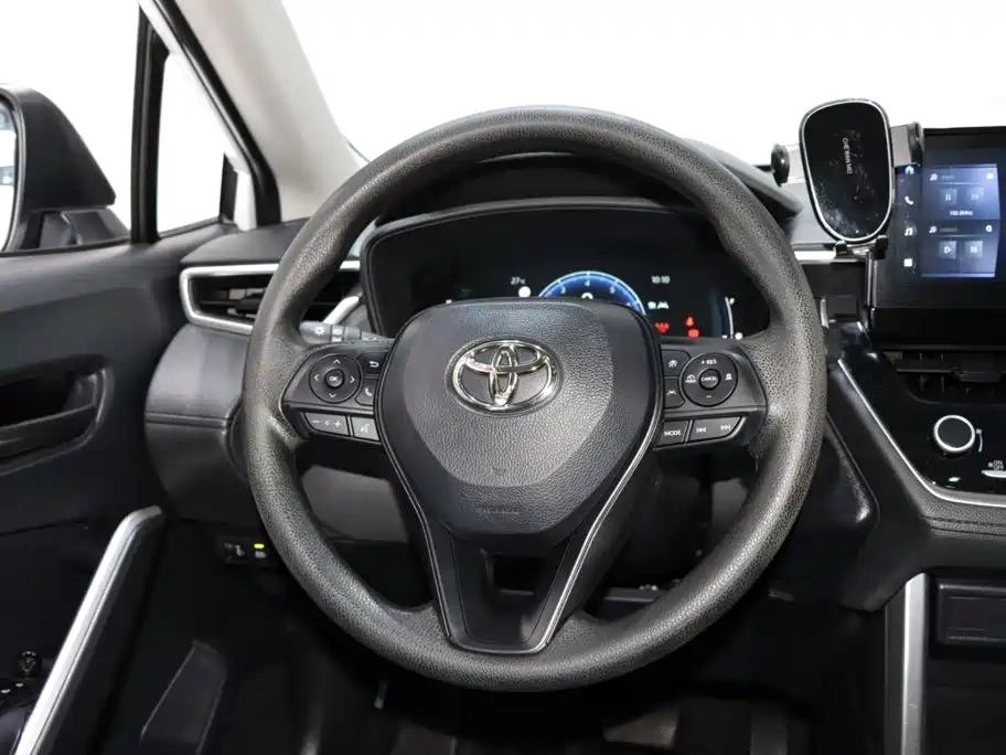 Toyota Corolla Cross — миниатюра 13