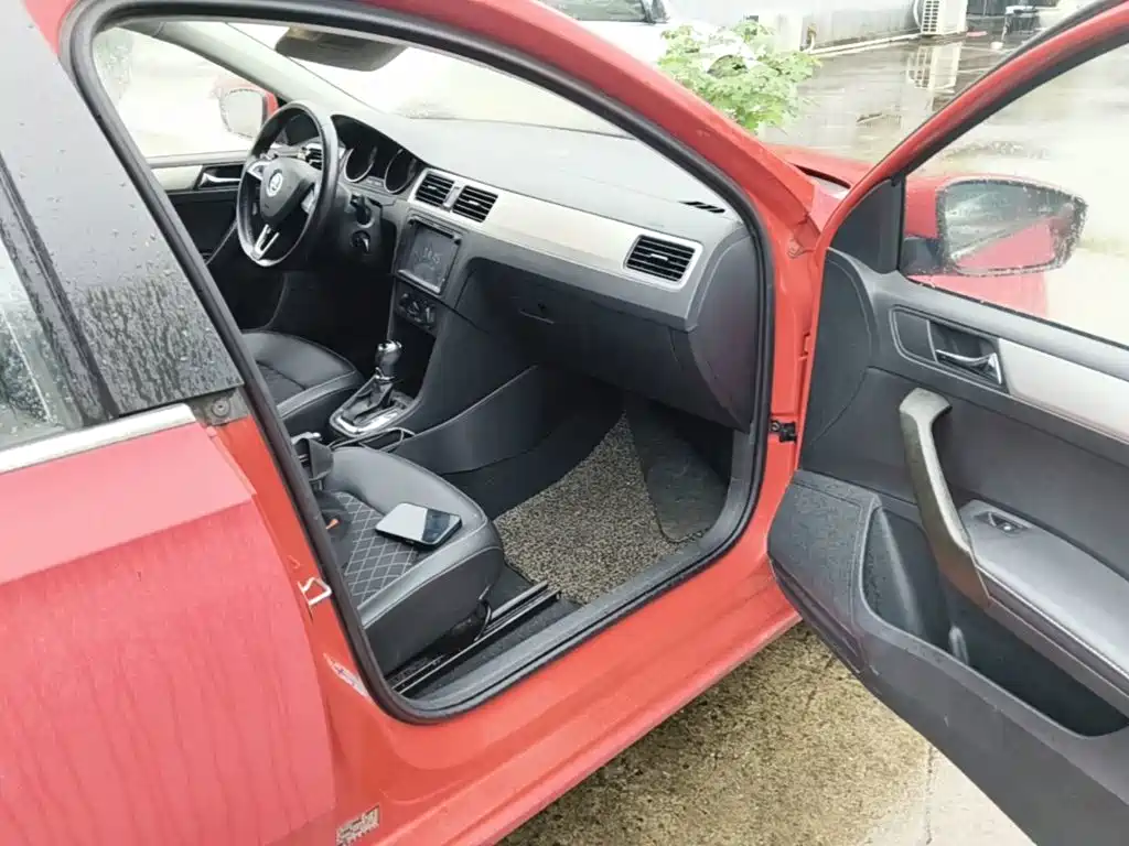 Skoda Rapid Spaceback — миниатюра 9