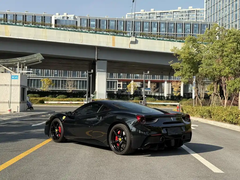 Ferrari 488 — миниатюра 7