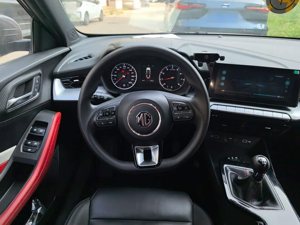 MG MG5 1.5 л 2023 г. Серебристо-серый, пробег 30900 км