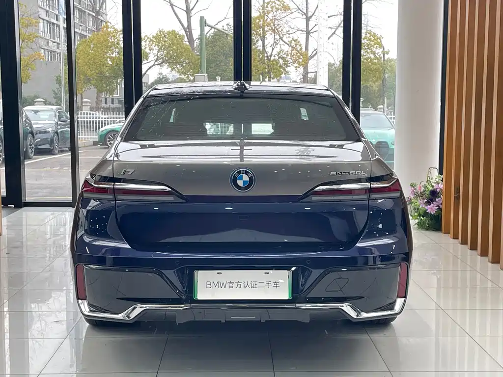 BMW I7