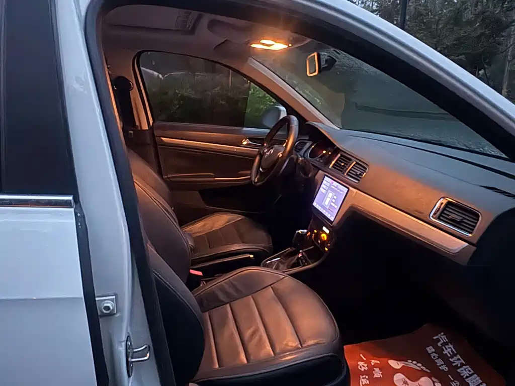 Volkswagen Lavida — миниатюра 9
