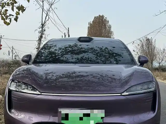 AITO WISDOM WORLD R7 2025