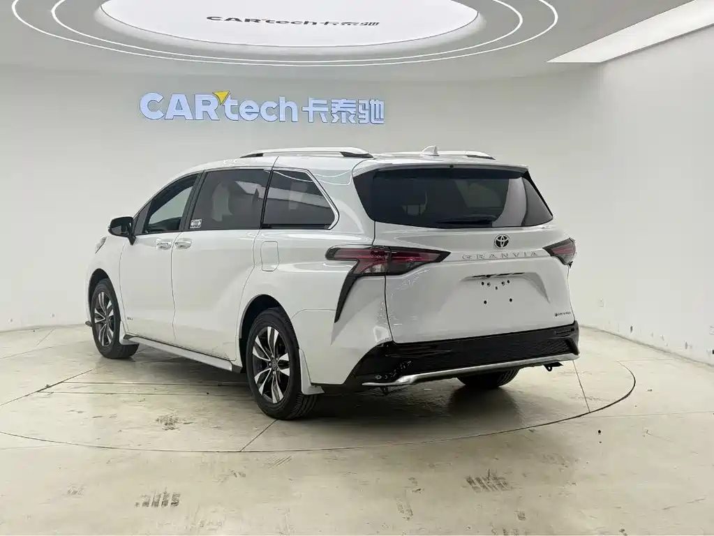 Toyota Granvia 2024 2.5L Luxury PLUS