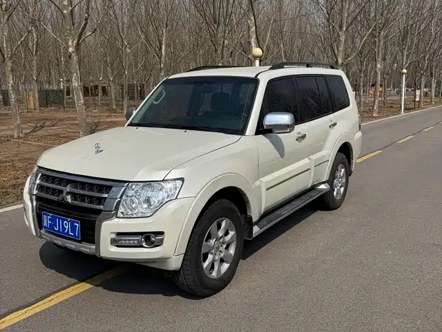 mitsubishi pajero