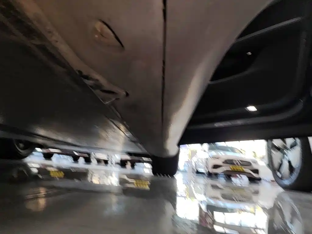 Tesla Model Y — миниатюра 21