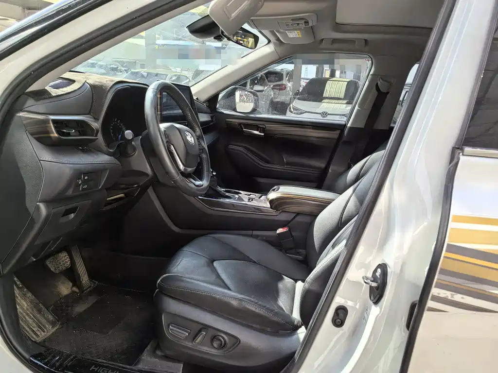 Toyota Highlander 2024 2.5L Luxury 7 мест
