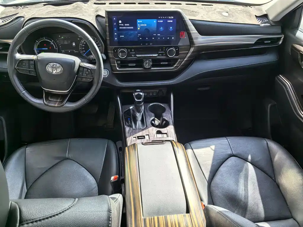 Toyota Highlander 2024 2.5L Luxury 7 мест