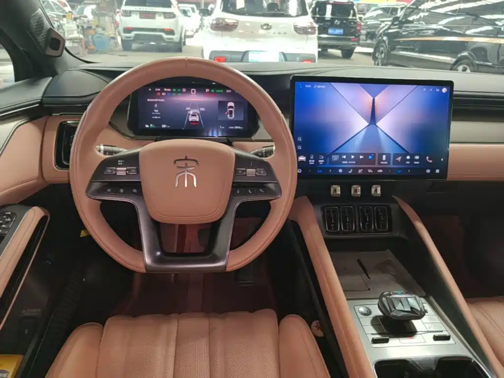 BYD L EV — миниатюра 11