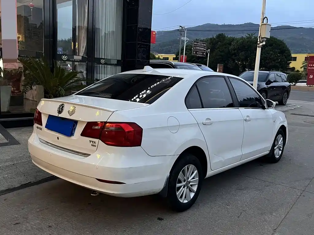 Volkswagen Jetta — миниатюра 4