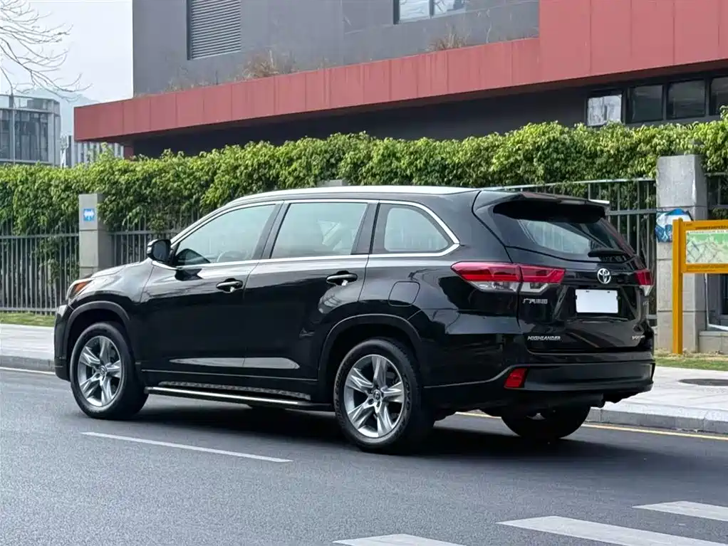 TOYOTA HIGHLANDER
