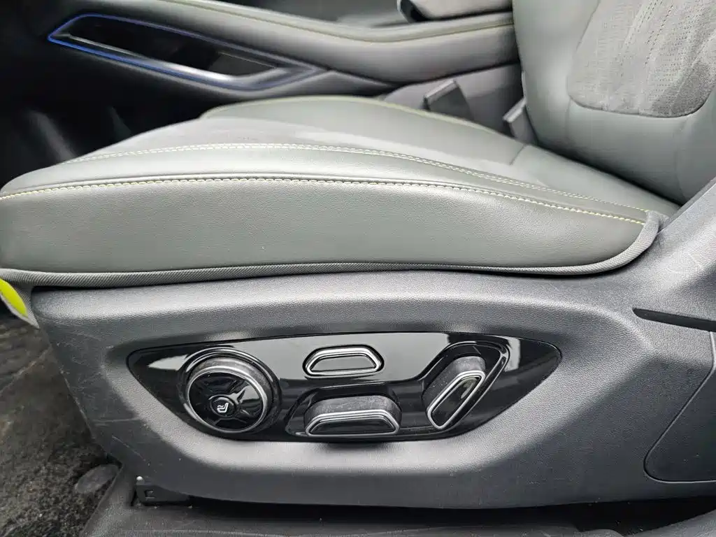 BYD L EV — миниатюра 15