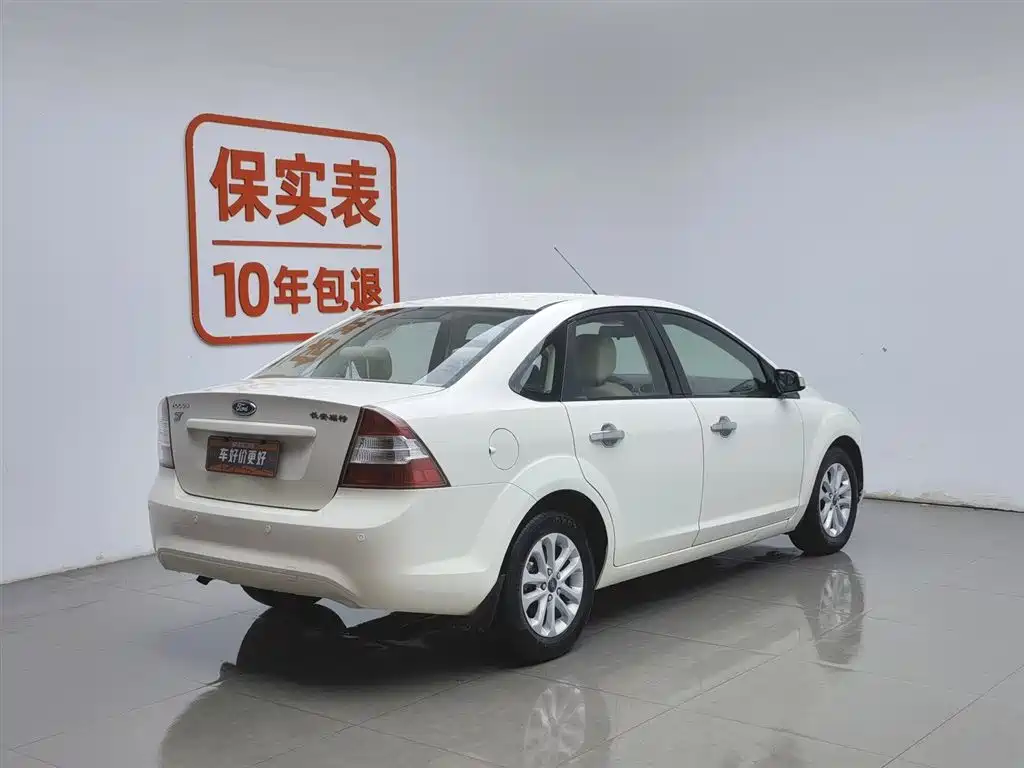 Ford Focus 2013 1.8L MT