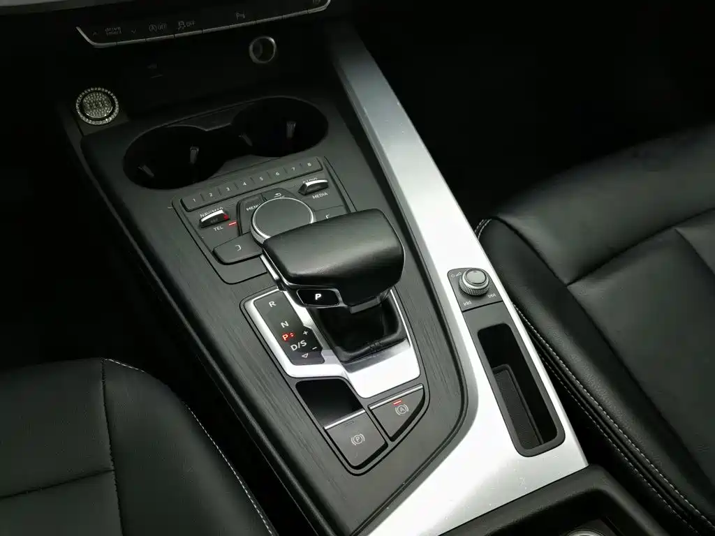 Audi A4L — миниатюра 13
