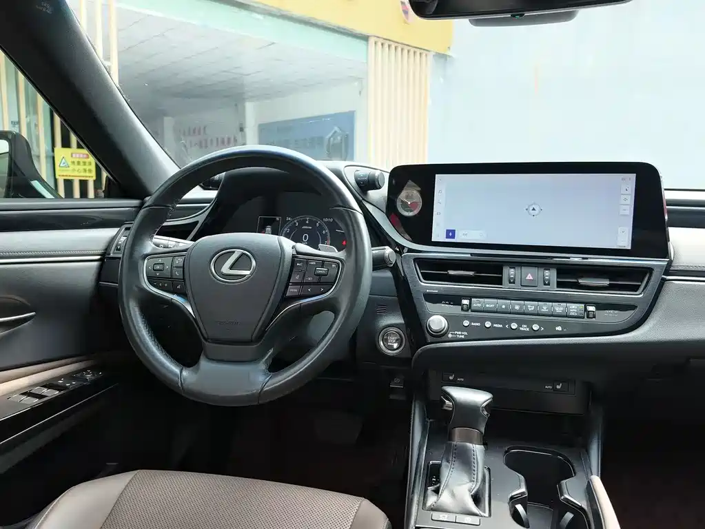 Lexus ES 2021 200
