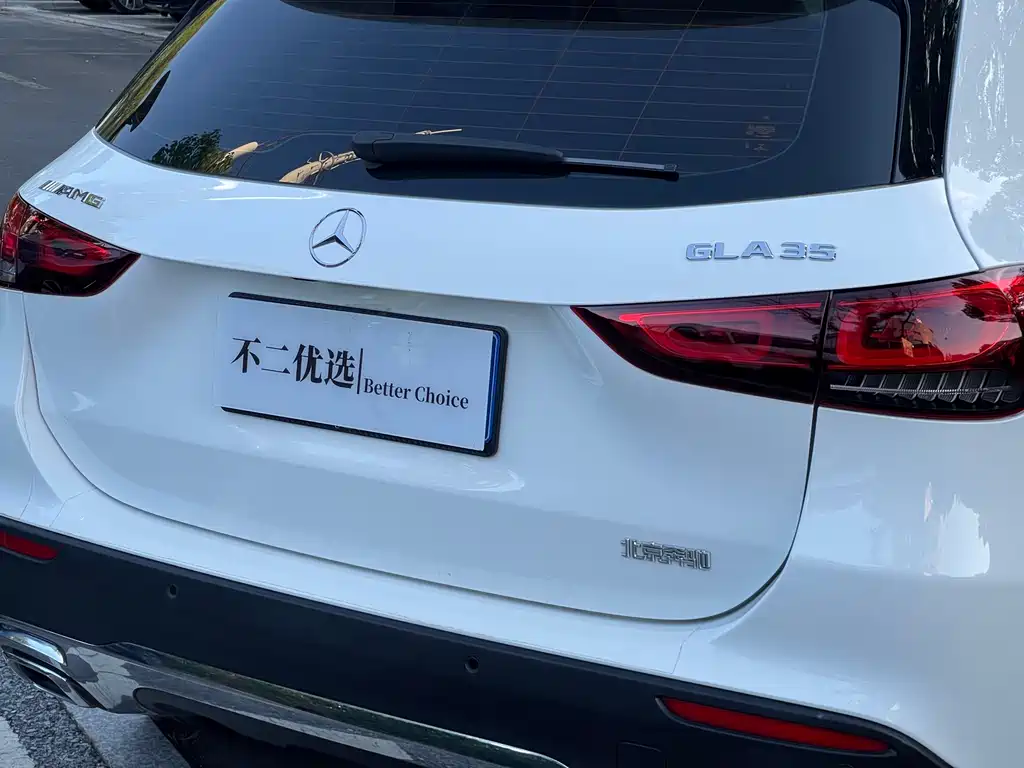 MERCEDES-BENZ GLA