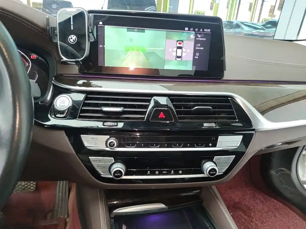 BMW 5 Series — миниатюра 13