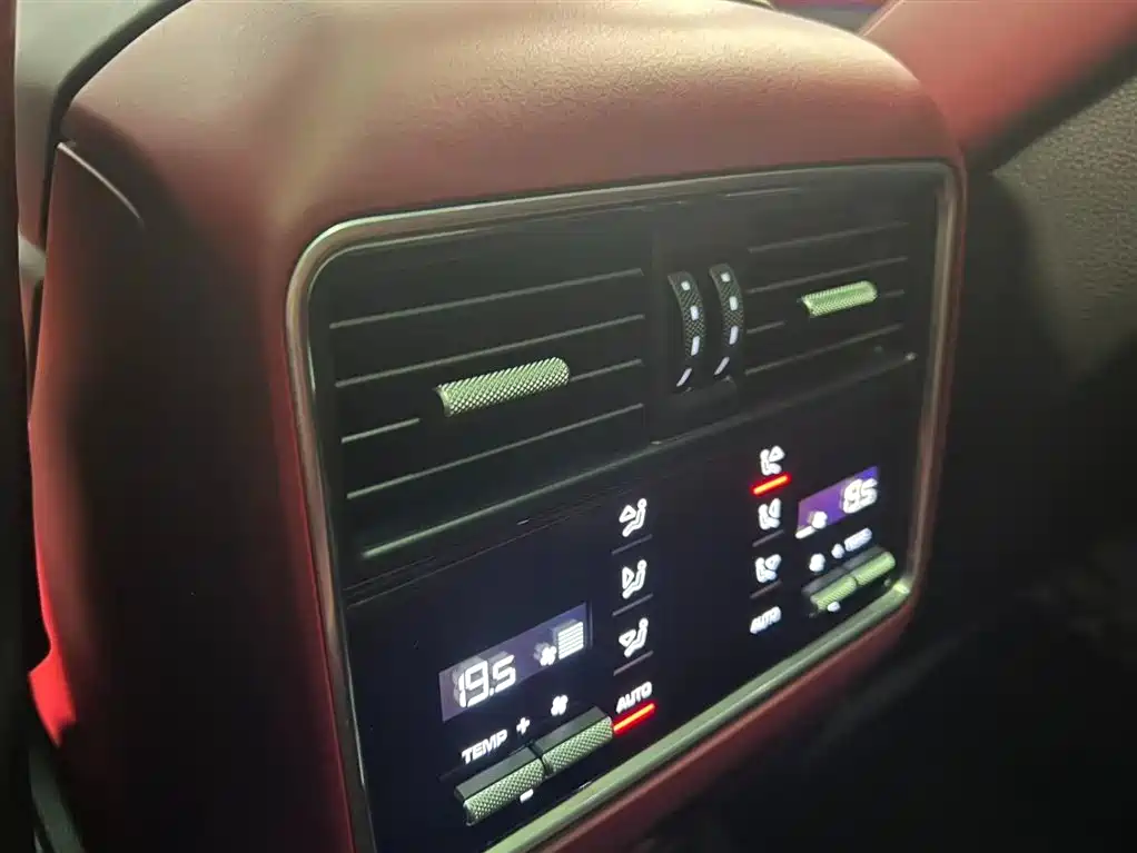 Porsche Cayenne — миниатюра 22