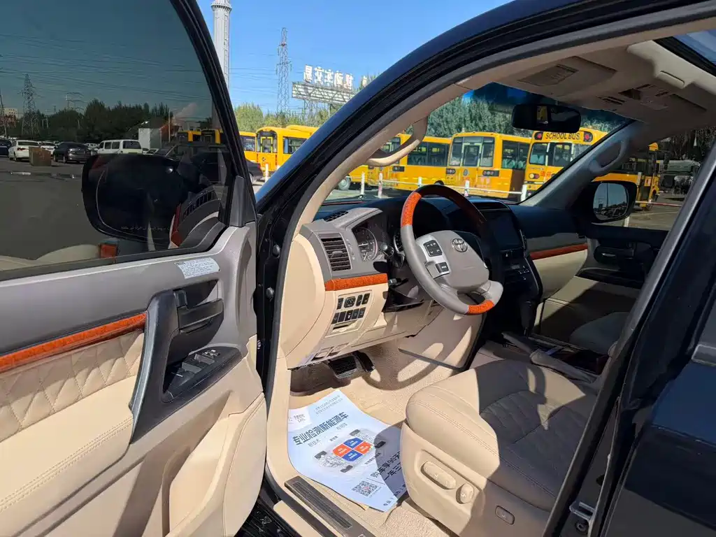 Toyota Land Cruiser — миниатюра 10