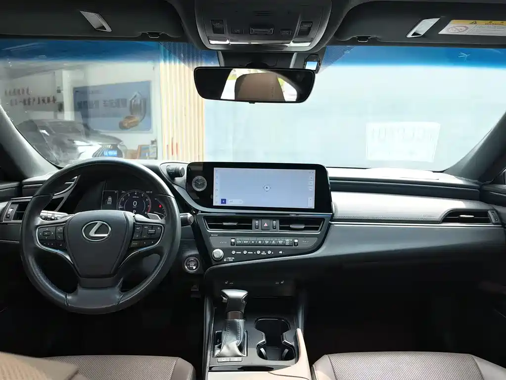 Lexus ES 2021 200