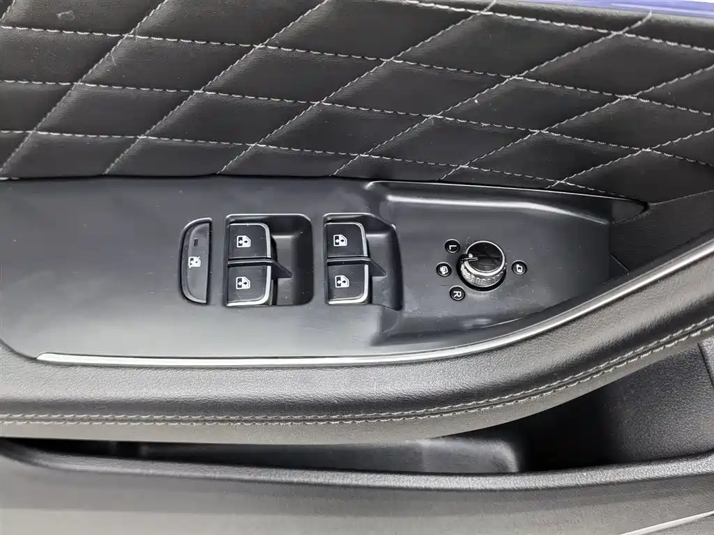 Hongqi HS5 2019 2.0T
