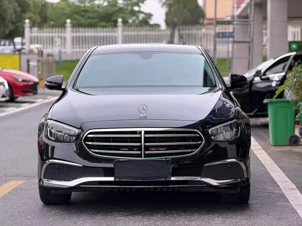 Mercedes-Benz E-Class — миниатюра 2