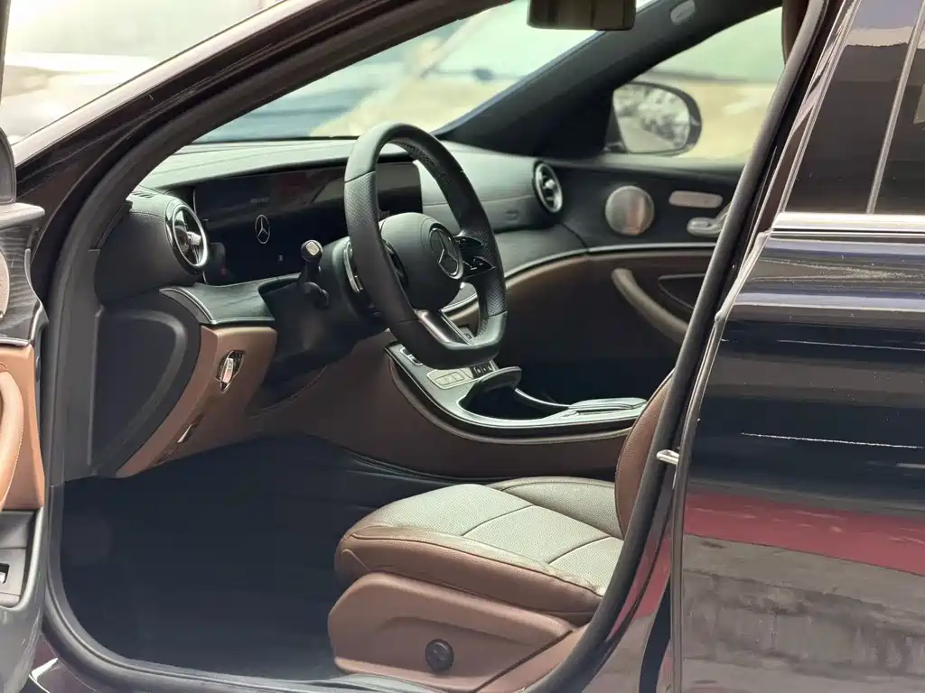 Mercedes-Benz E-Class — миниатюра 12