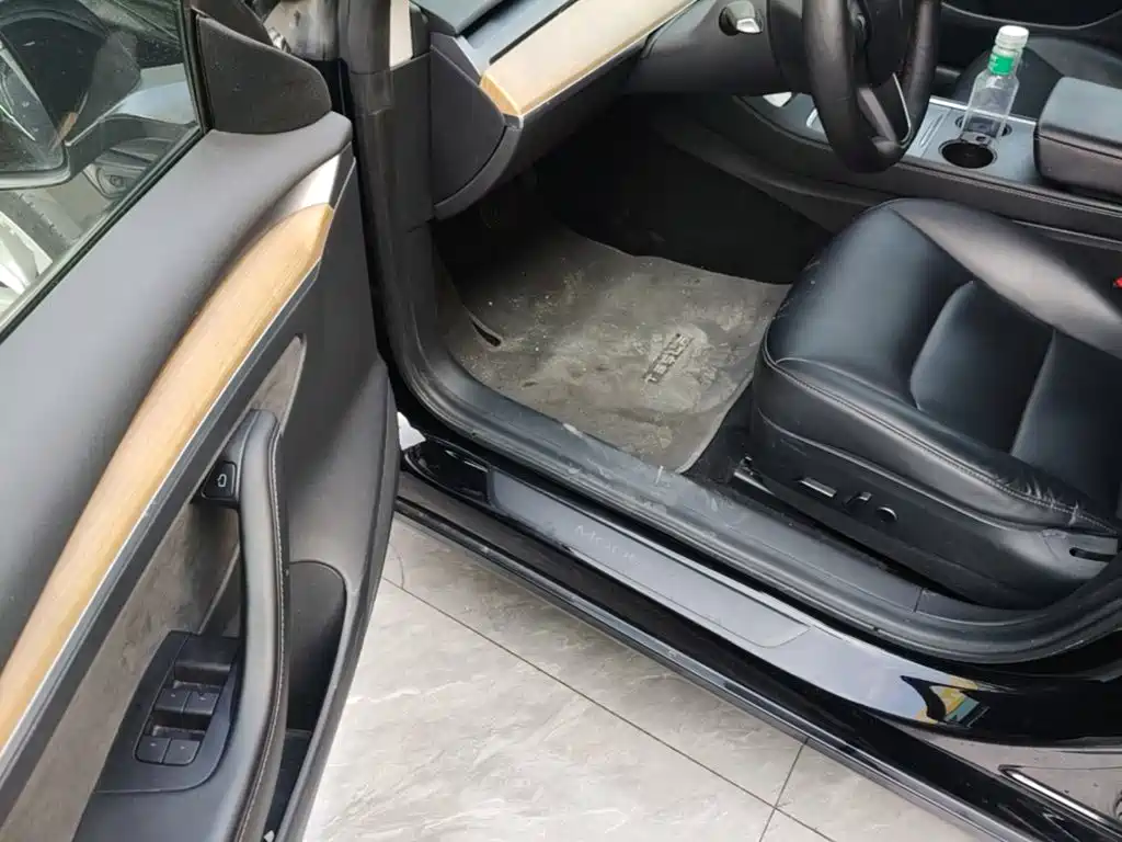 Tesla Model 3 — миниатюра 16
