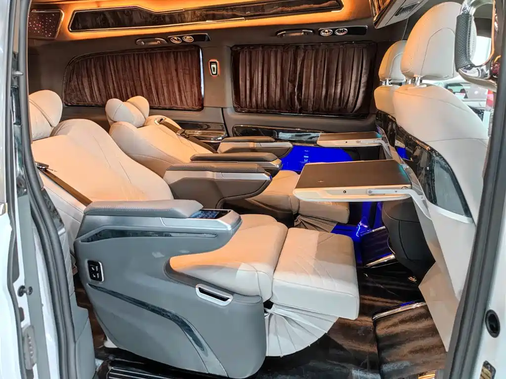 Mercedes-Benz Vito 2021 2.0T 7 мест