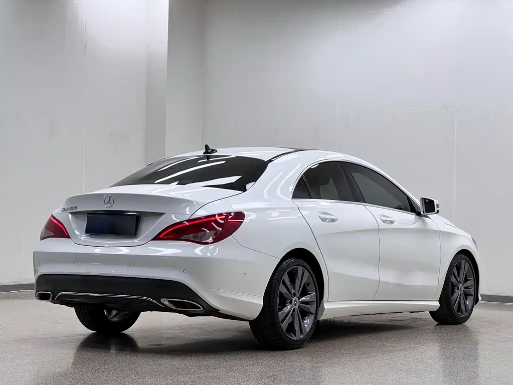 MERCEDES-BENZ CLA