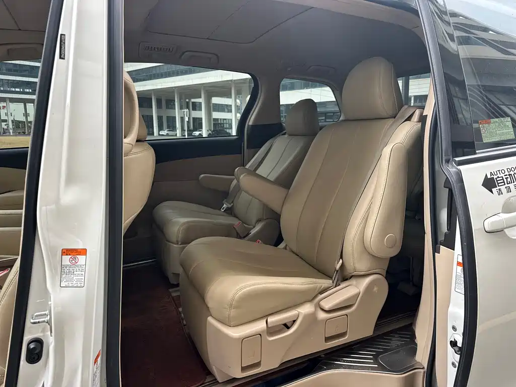 Toyota Previa 2018 2.4L AT