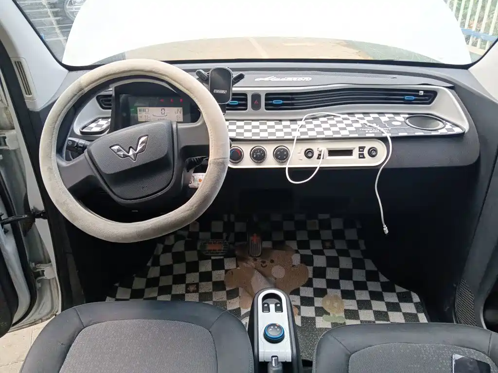 Wuling MINIEV — миниатюра 13