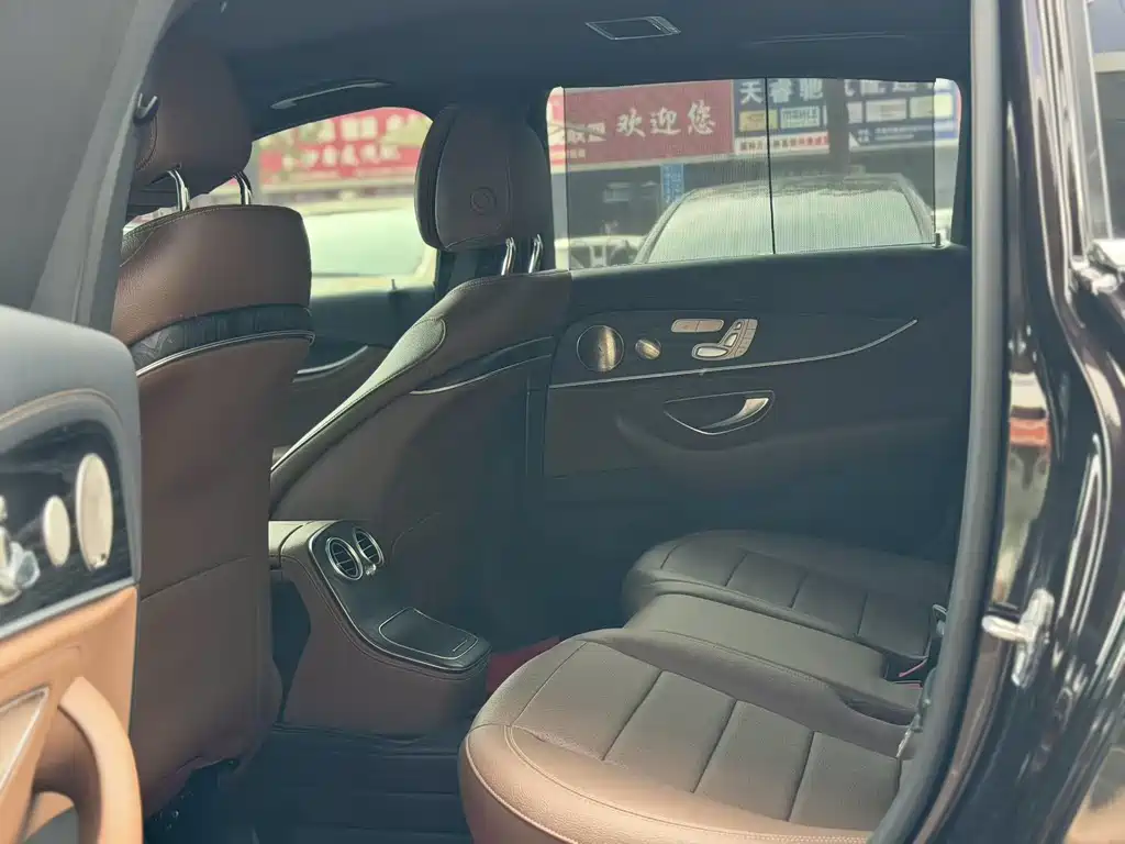 Mercedes-Benz E-Class — миниатюра 13