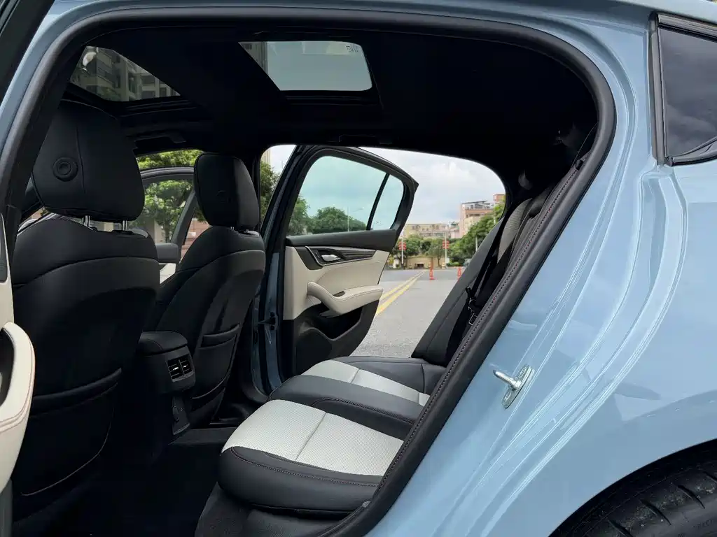 Cadillac CT5 — миниатюра 19