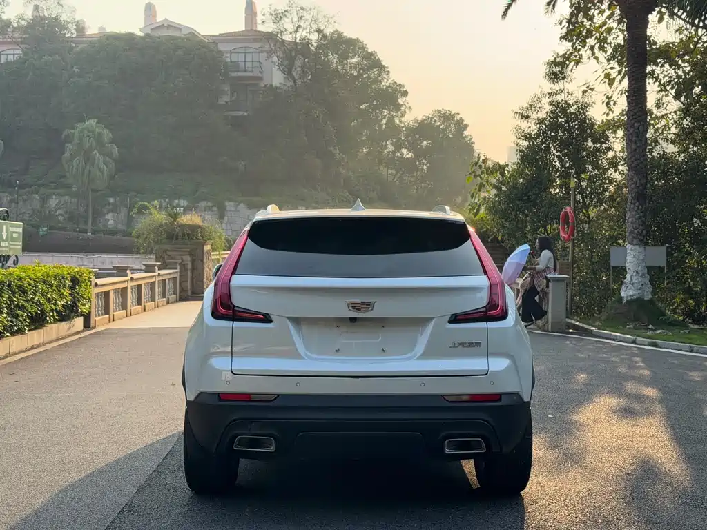 CADILLAC XT4