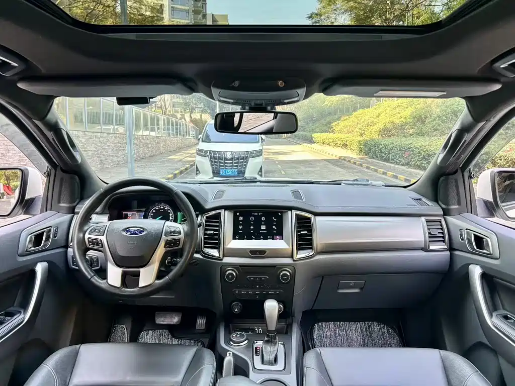 Ford Everest — миниатюра 5