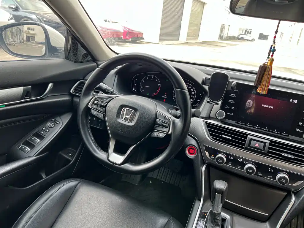 Honda Accord — миниатюра 9