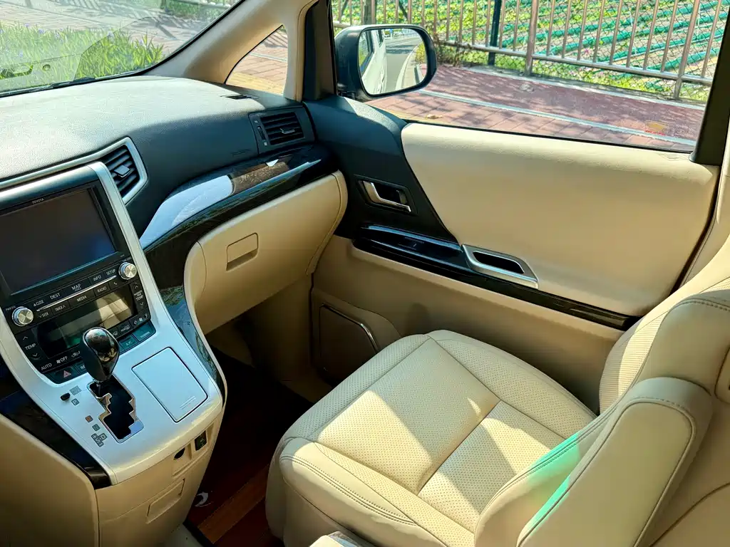 Toyota Alphard 2012 3.5L Luxury