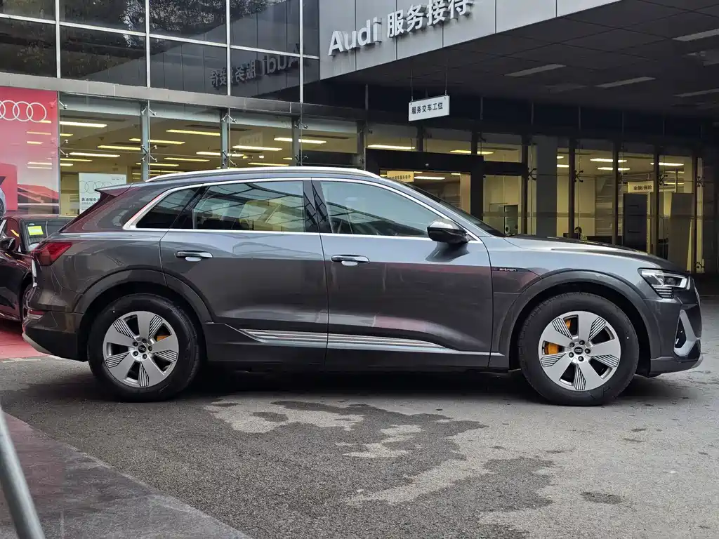 Audi e-tron 2021 50 quattro Luxury