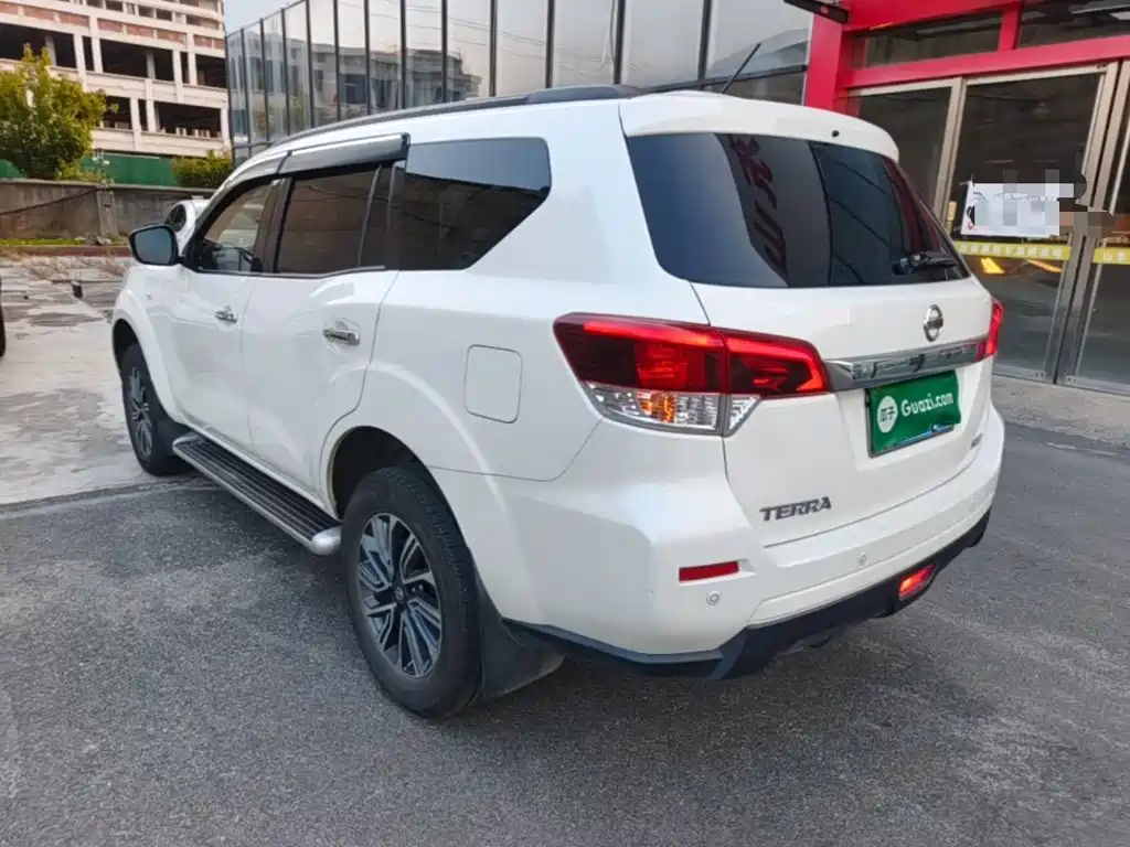 Nissan Terra — миниатюра 5