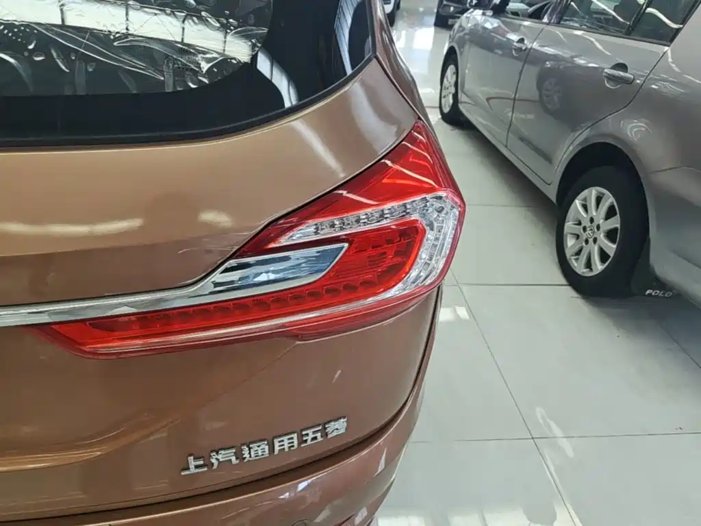 Baojun 310W — миниатюра 8