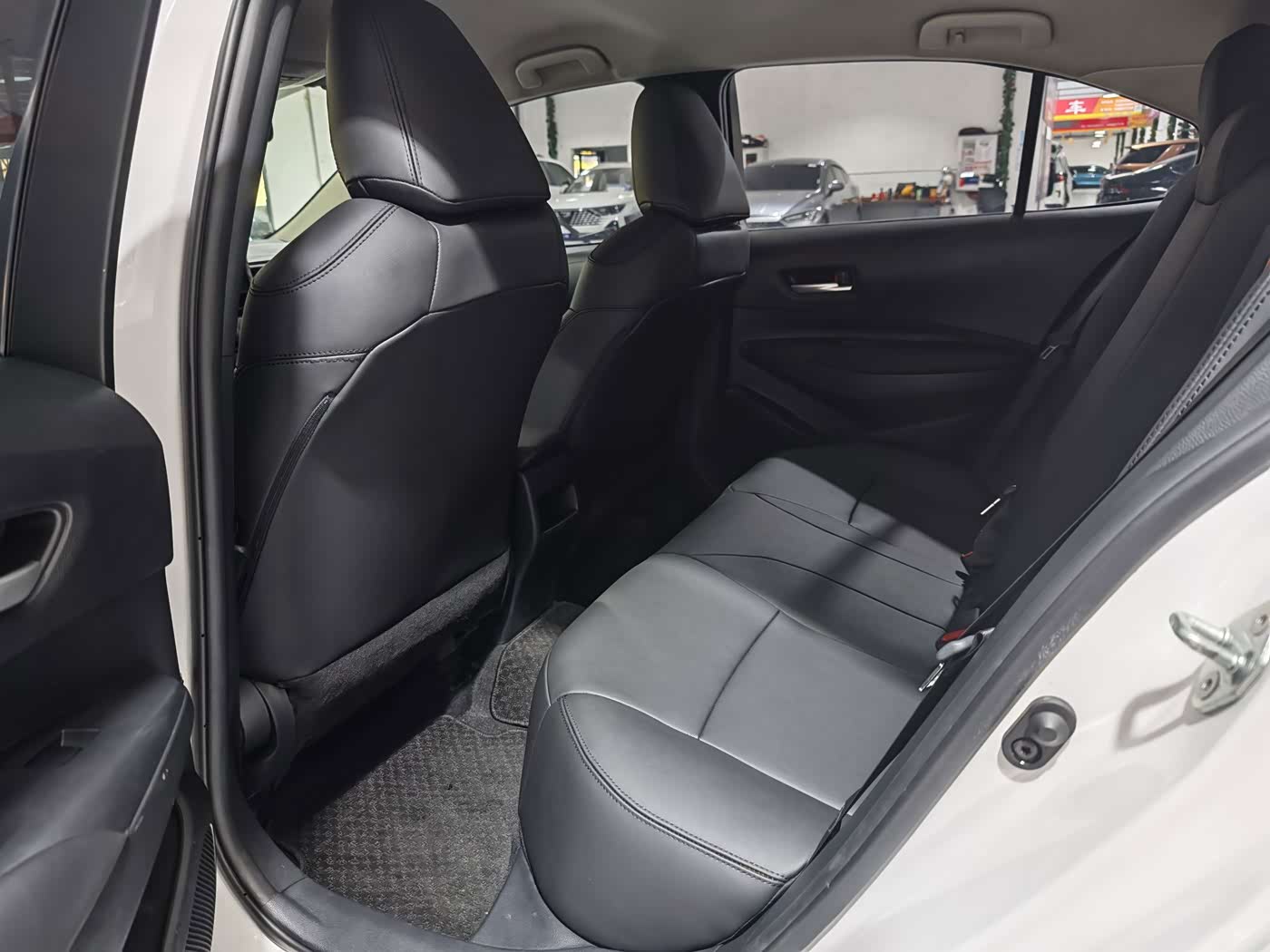 Toyota Corolla 1.2 л 2022 г. Белый, пробег 42500 км