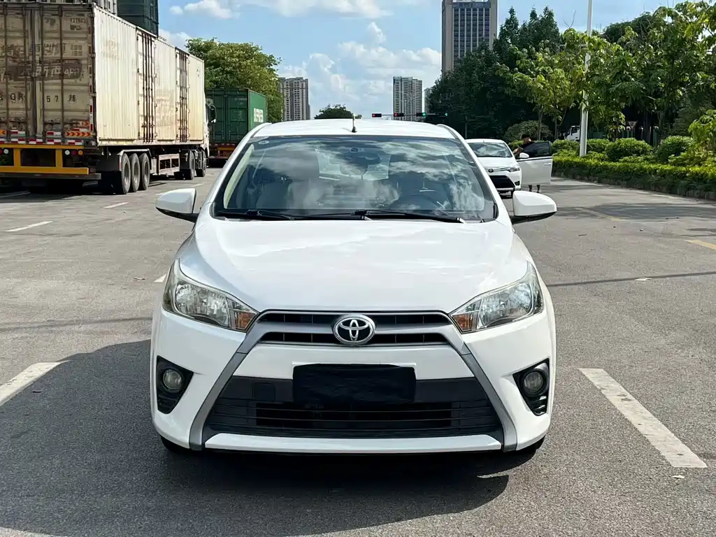Toyota Yaris L — миниатюра 2