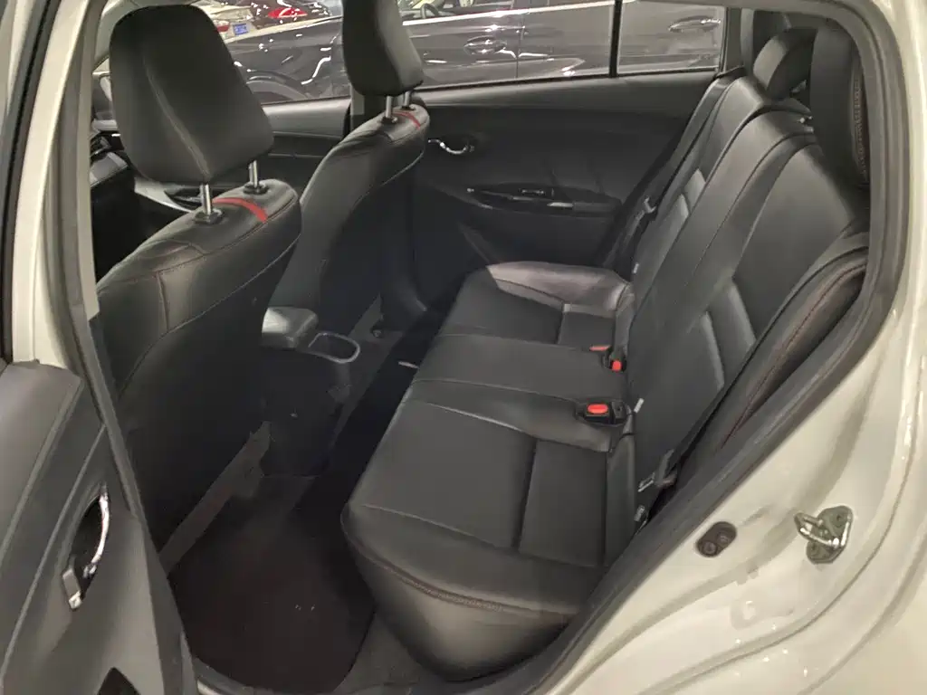 Toyota Yaris L — миниатюра 5