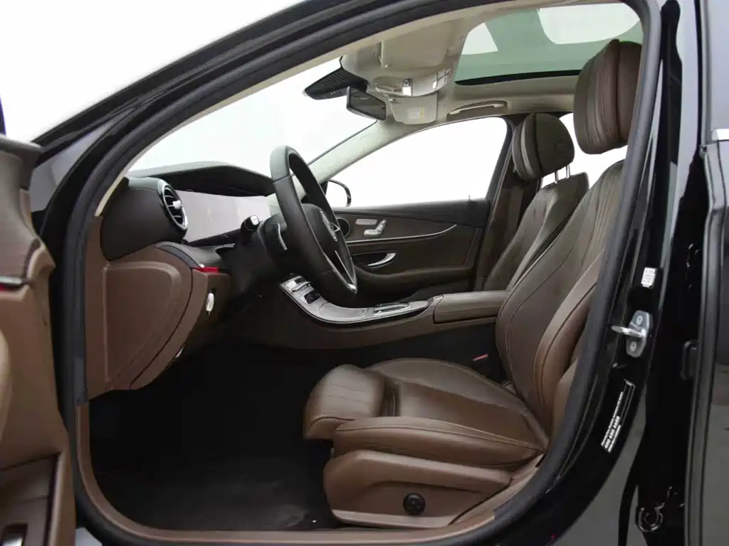 Mercedes-Benz E-Class — миниатюра 7