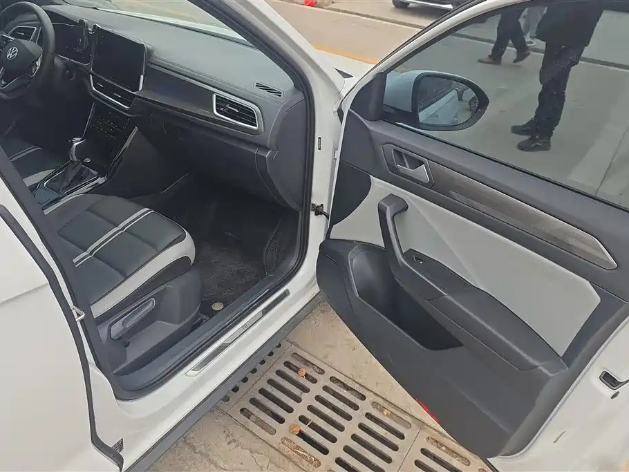 VOLKSWAGEN T ROC EXPLORING SONGS