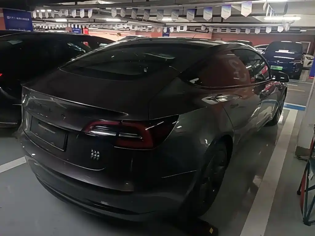 Tesla Model 3 — миниатюра 7